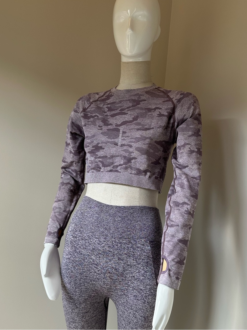 Women’s sport Cropped Long-Sleeve Camo Seamless Top - Purple